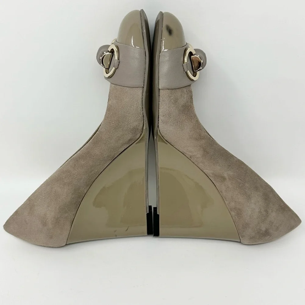 GUCCI Horsebit Accent Suede Wedge Pumps Heels Taupe Womens 35 5
